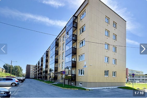 Exterior of the apartment building at Kolde pst 82